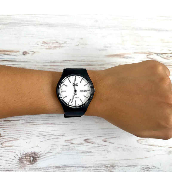 Q&Q Watch By Citizen A212J001Y Men Analog Watch with Black Rubber Strap