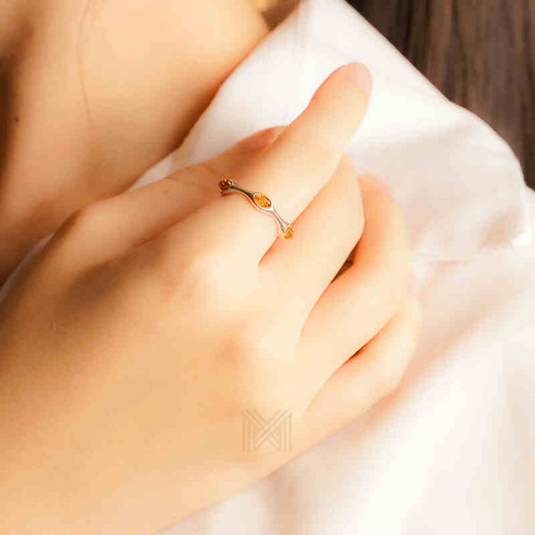 MILLENNE Multifaceted Baltic Amber Monotone Wavy Silver Ring with 925 Sterling Silver