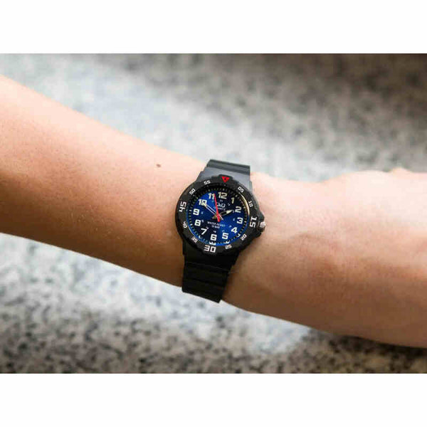 Q&Q Watch by Citizen VR19J005Y Kids Analog Watch with Black Rubber Strap