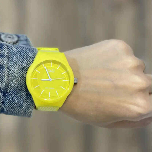 Q&Q Watch by Citizen VR28J040Y Women Analog Watch with Yellow Rubber Strap