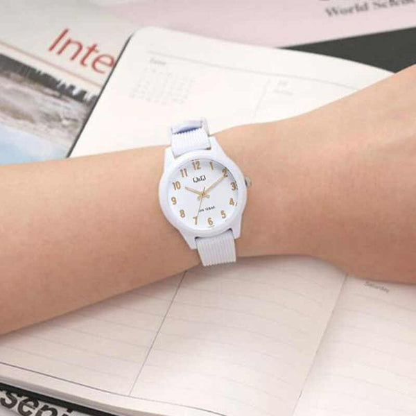 Q&Q Watch by Citizen VS13J008Y Women Analog Watch with White Rubber Strap