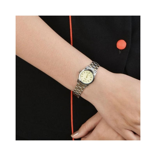 Casio Women's Analog Watch LTP-V001SG-9B Stainless Steel Gold Watch