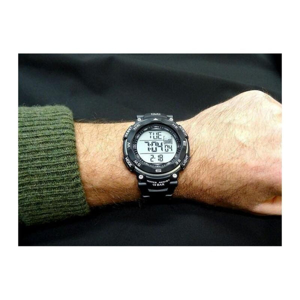 Q&Q Watch by Citizen M124J002Y Men Digital Watch with Black Resin Strap