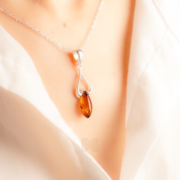 MILLENNE Multifaceted Baltic Amber Heart On Your Leaf Silver Pendant with 925 Sterling Silver