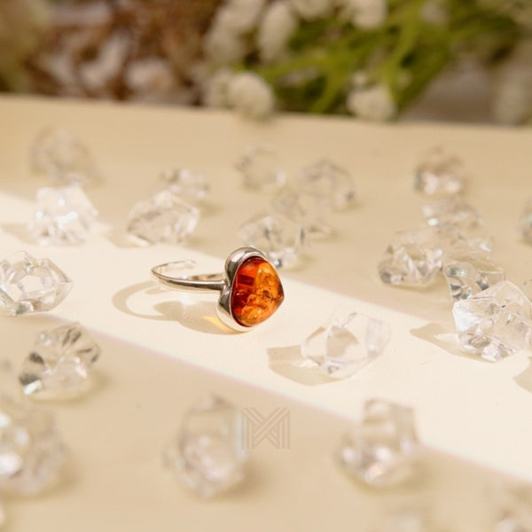 MILLENNE Multifaceted Baltic Amber Glowing Heart Silver Ring with 925 Sterling Silver