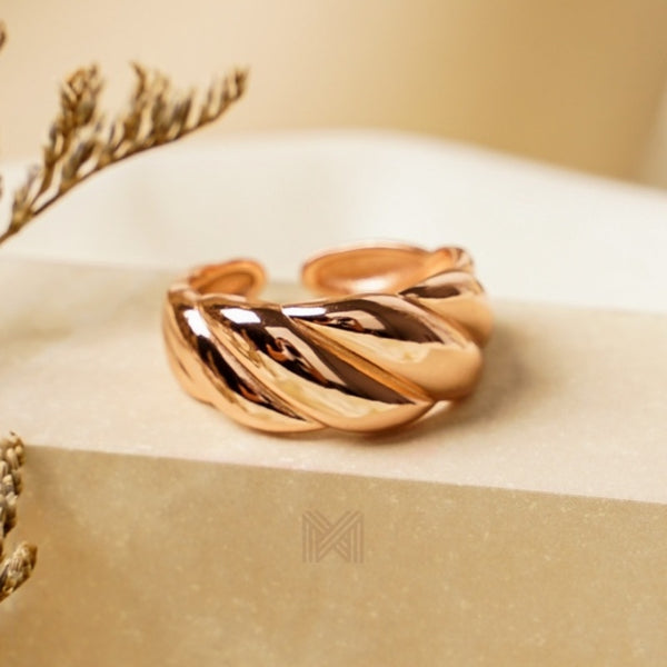 MILLENNE Millennia 2000 Croissant Rose Gold Ring with 925 Sterling Silver
