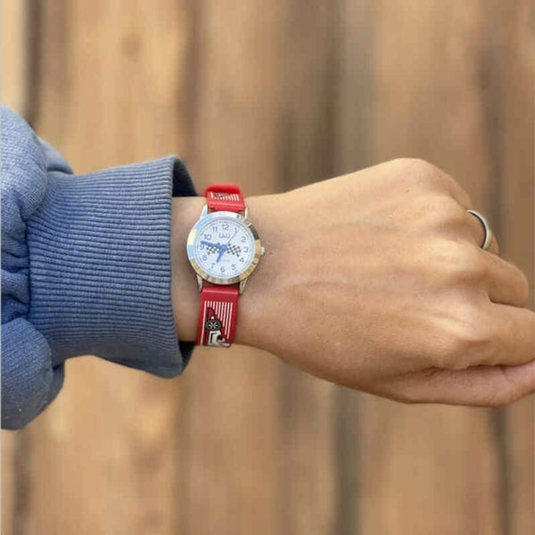 Q&Q Watch by Citizen QC29J334Y Kids Analog Watch with Red Rubber Strap