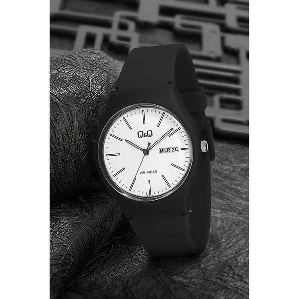 Q&Q Watch by Citizen VS22J002Y Men Analog Watch with Black Rubber Strap